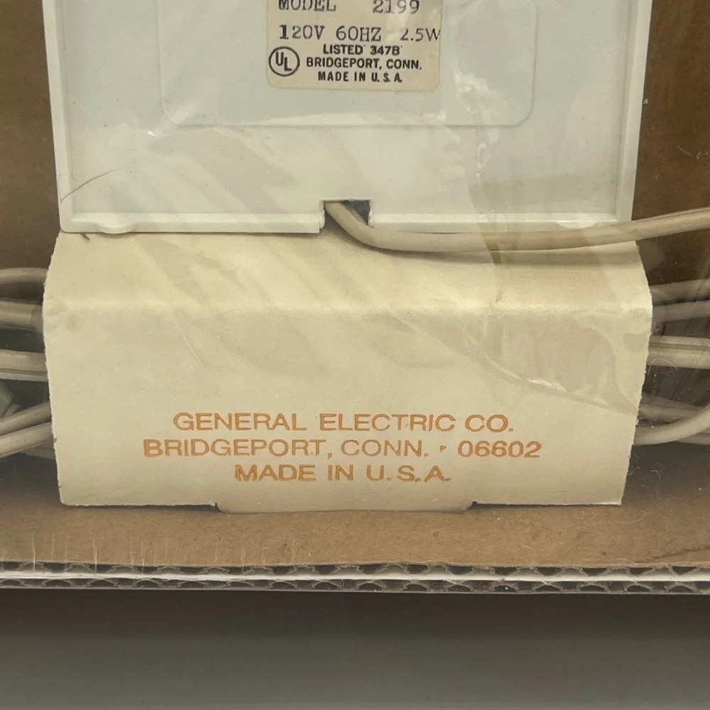 GE‎ Vintage 1960's Model 2199, White Wall Clock Plastic in original packaging